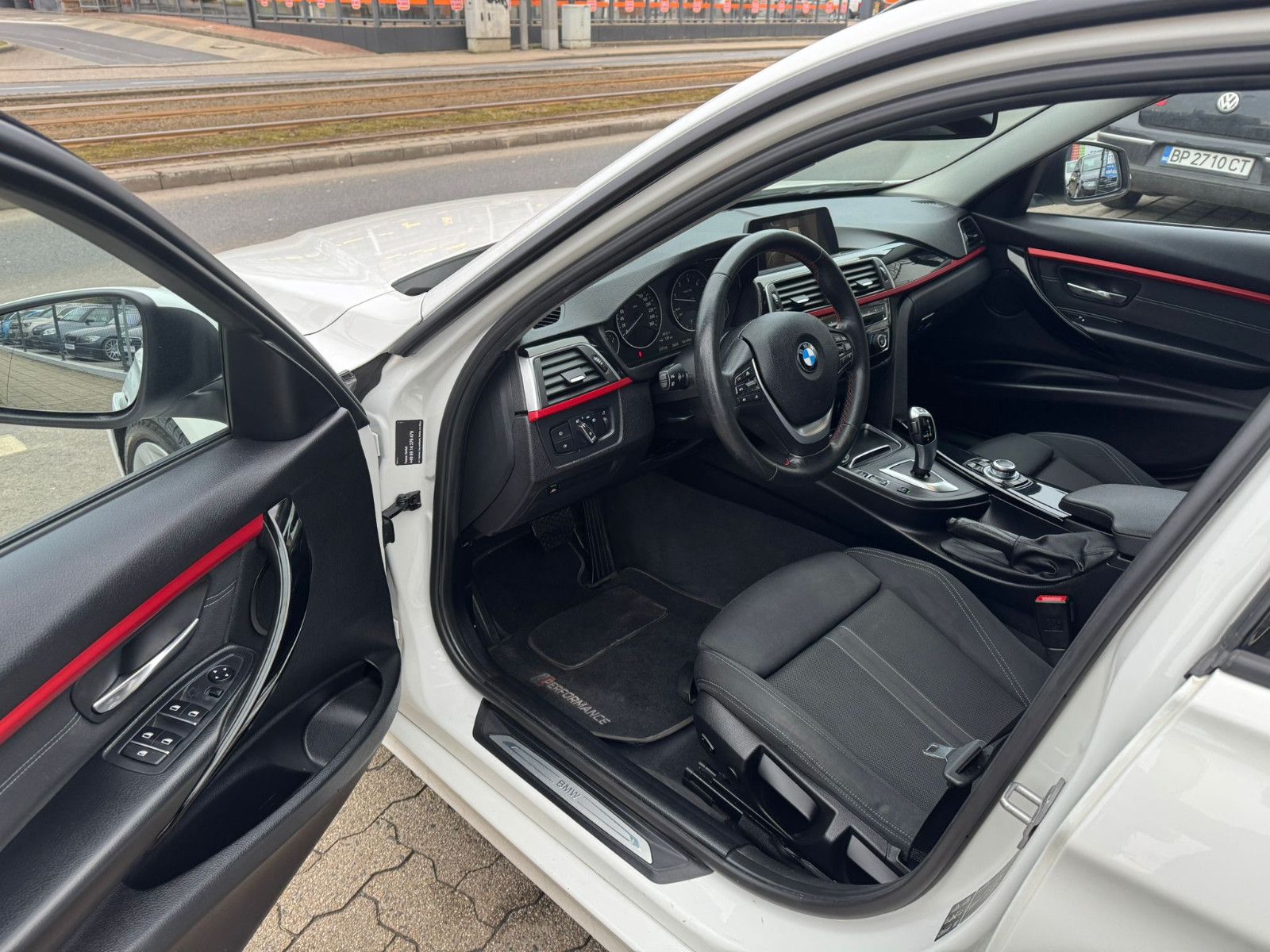 BMW 330d F31 Touring xDrive Sport*2.Hand*SItzh*LED* foto 9