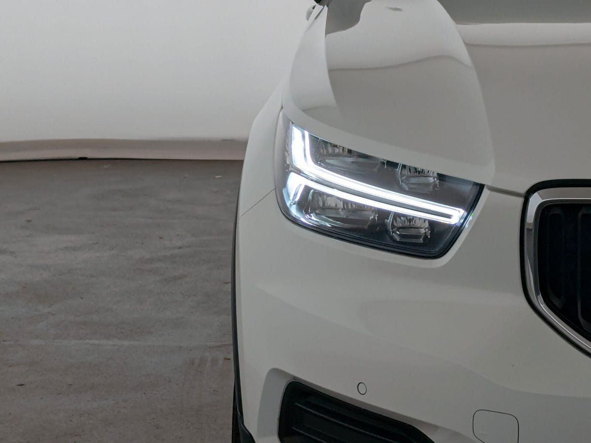 Volvo XC 40 D3 AWD Momentum Pro LED NAVI SHZ AHK RFK foto 3