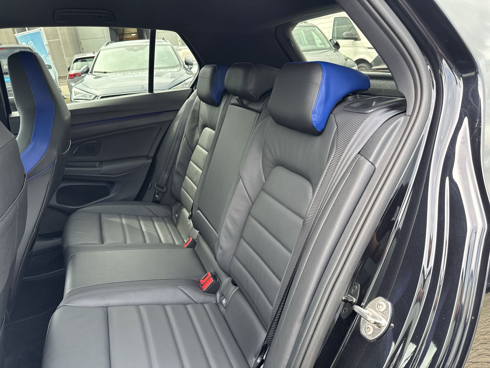 Volkswagen Golf VIII R 4M MATRIX LEDER HARMAN DCC 19" foto 12