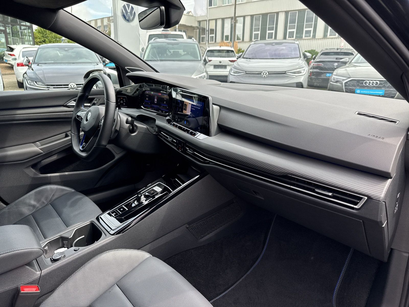 Volkswagen Golf VIII R 4M MATRIX LEDER HARMAN DCC 19" foto 13