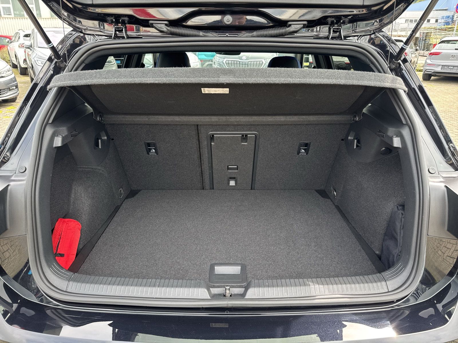 Volkswagen Golf VIII R 4M MATRIX LEDER HARMAN DCC 19" foto 8
