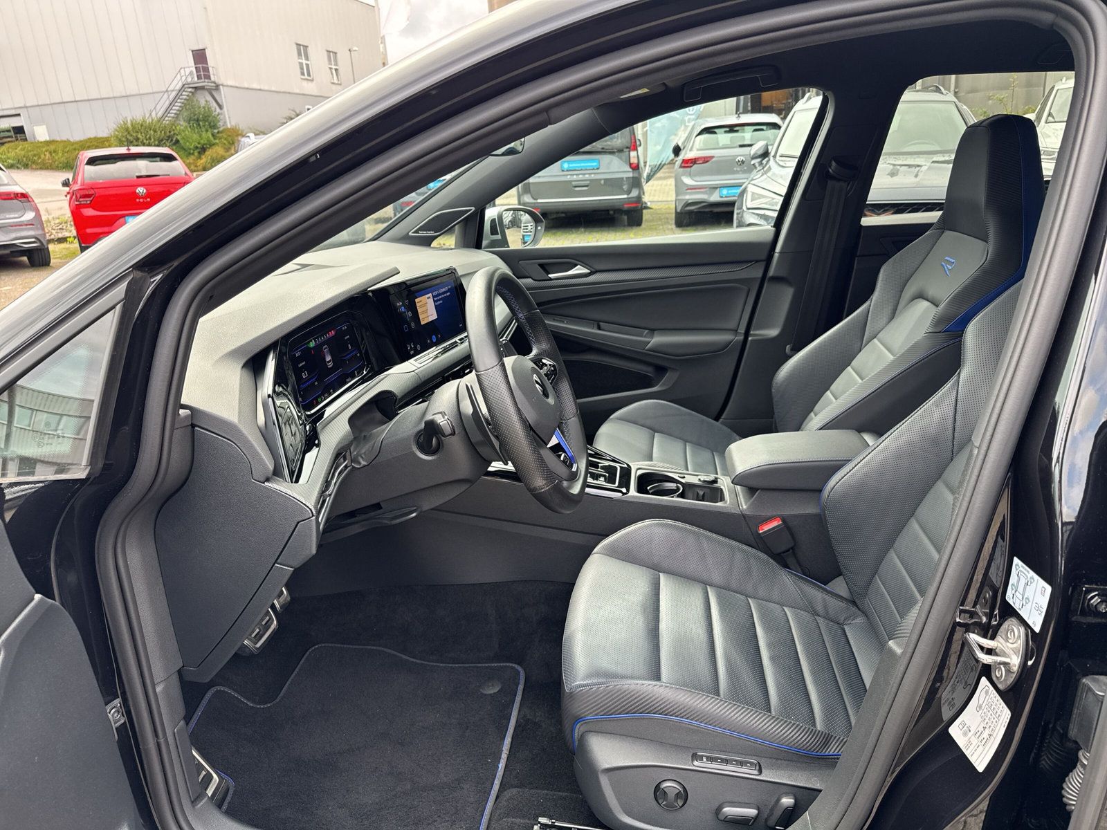 Volkswagen Golf VIII R 4M MATRIX LEDER HARMAN DCC 19" foto 10