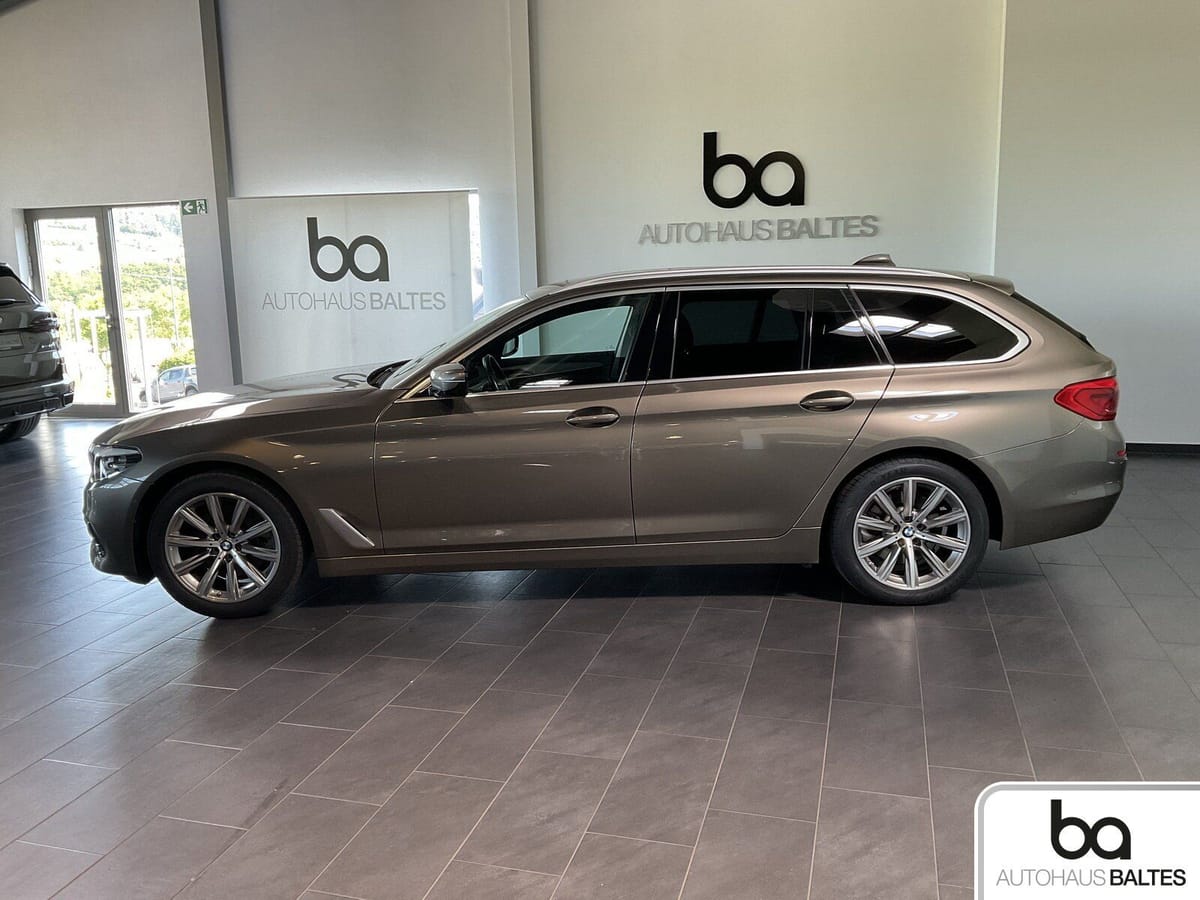 BMW 520d Touring Sport Pano LED ACC Kam 2Z-AAC Park foto 3