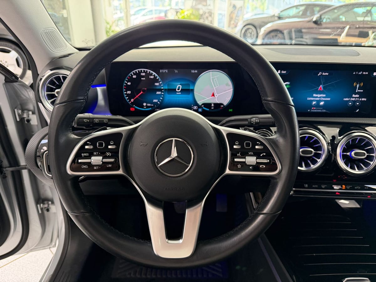 Mercedes-Benz A 200 Leder*Navi*KAM*MBUX*Night-Paket*AMBIENTE* foto 10