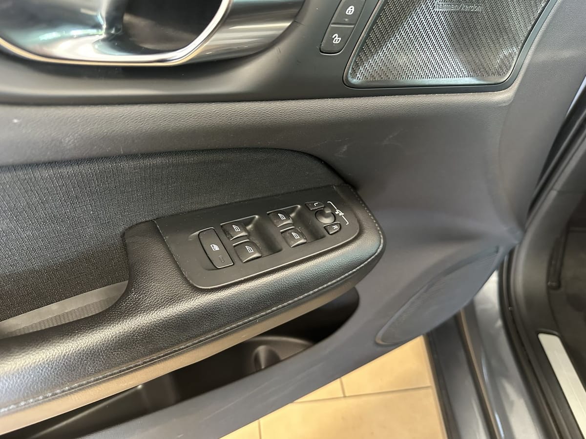 Volvo V60 Inscription Plug-In AWD CAM Harman K LED foto 22
