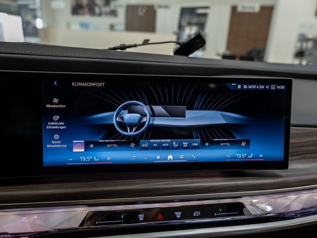 BMW 750e xDrive Design Pure Excellence PANO LED ACC foto 20