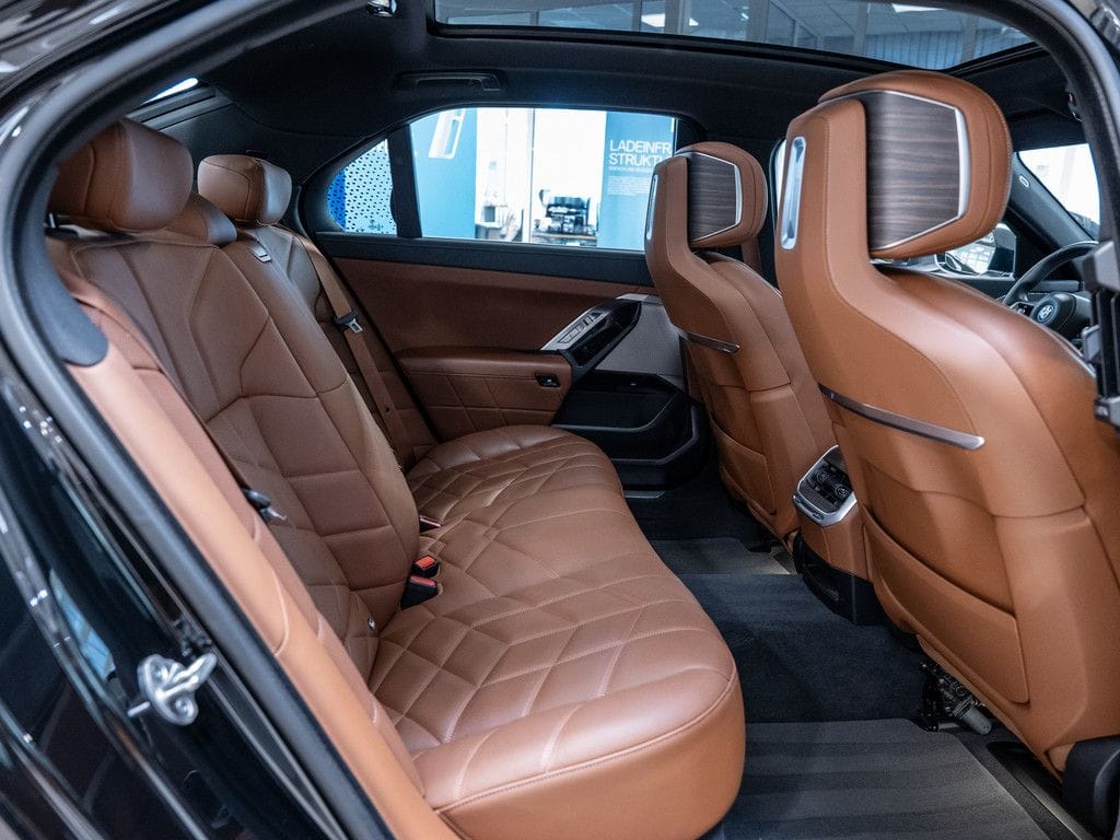 BMW 750e xDrive Design Pure Excellence PANO LED ACC foto 9