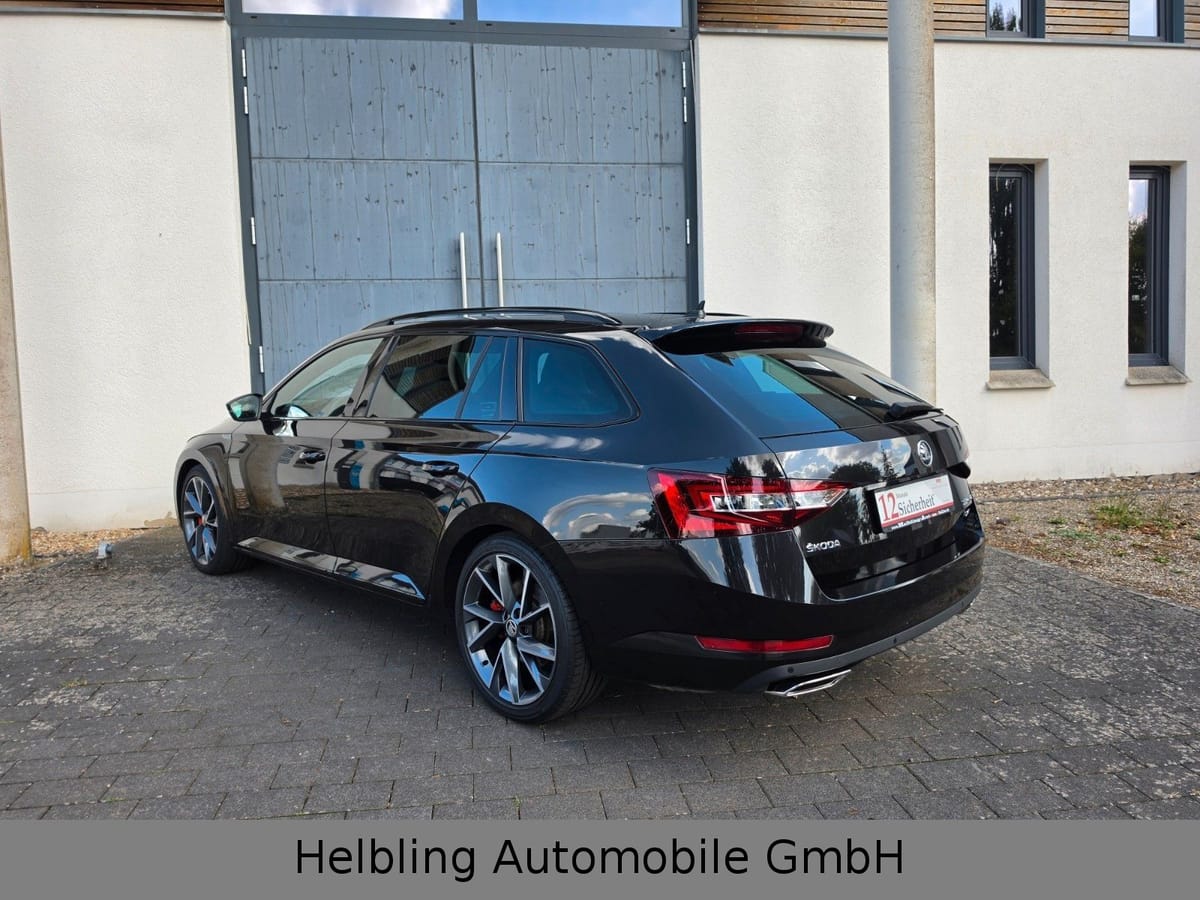 Skoda Superb Combi Sportline 4x4 PANO Navi foto 4