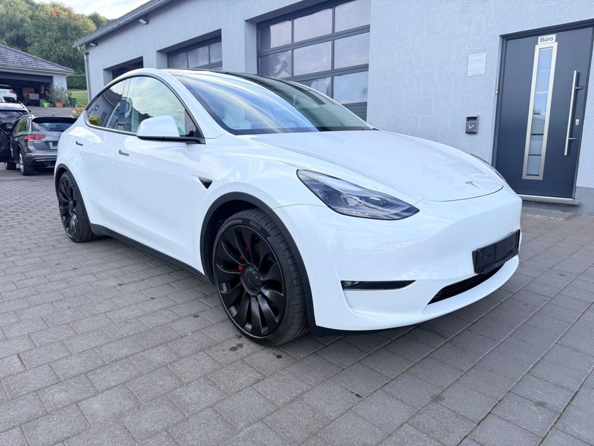 Tesla Model Y Performance white inside RYZEN AHK