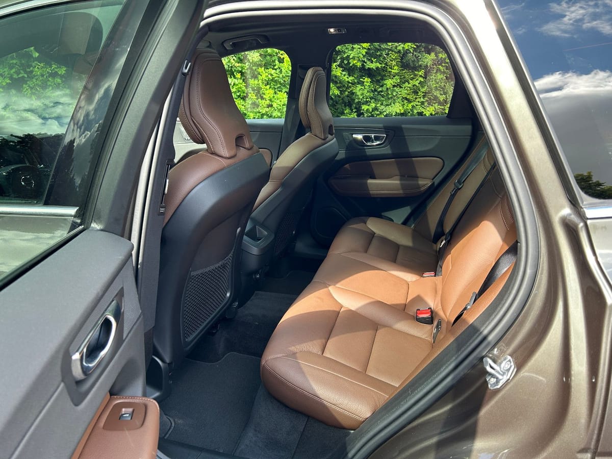 Volvo XC60 Inscription AWD PANO LED LEDER ELEK. SITZE foto 17