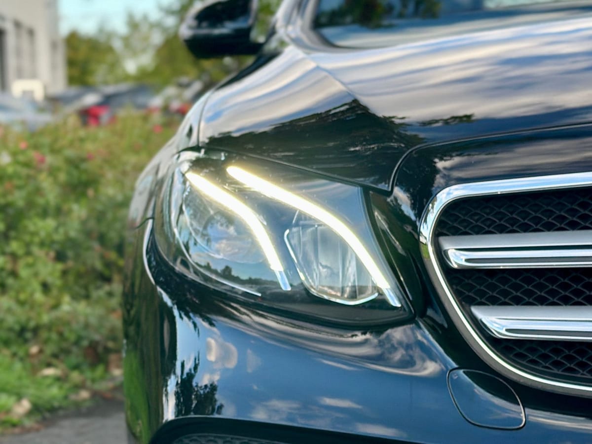 Mercedes-Benz E 220d 4Matic AMG SPORTPAKET KAMERA NAVI PARKEN foto 3