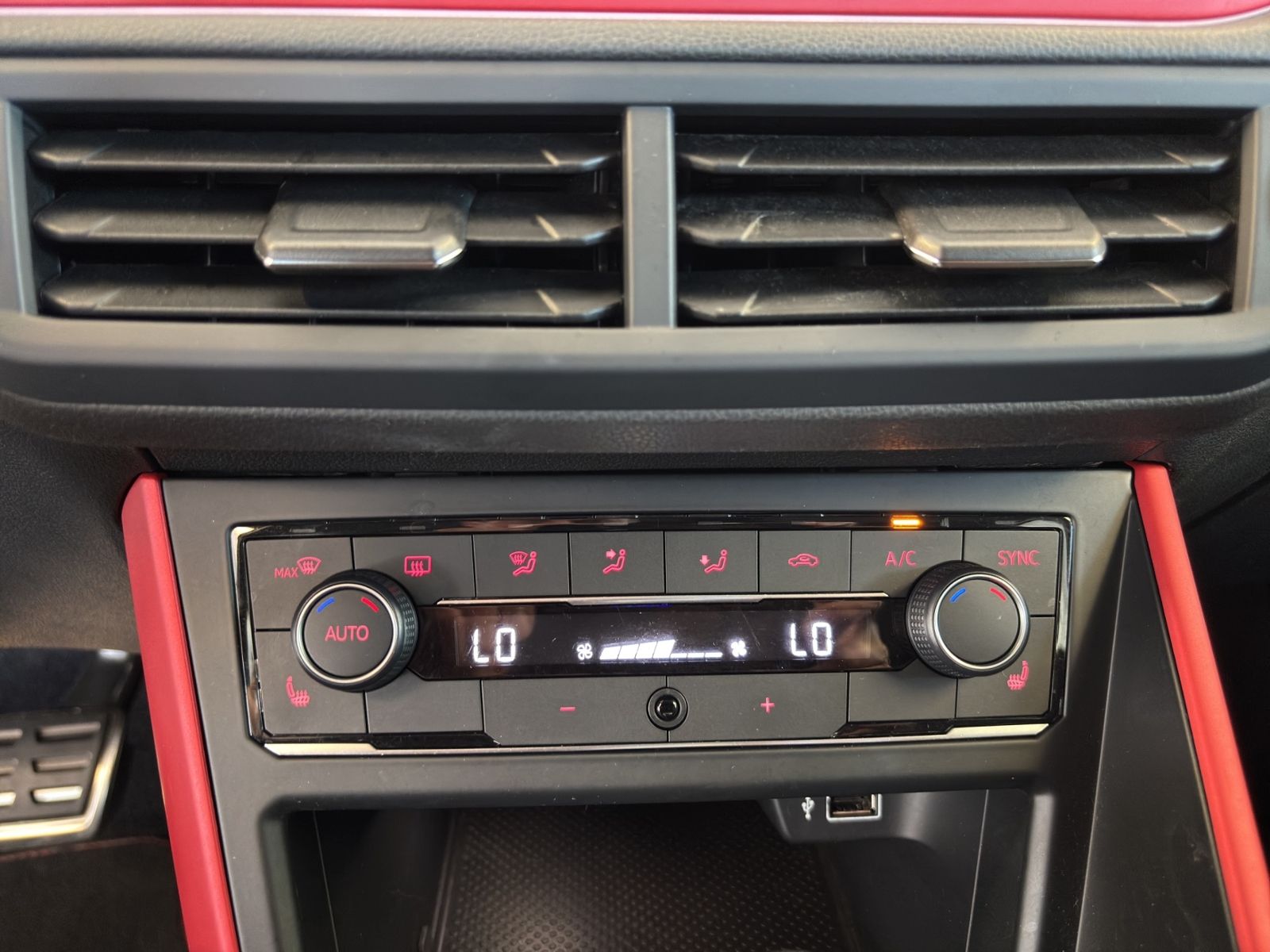 Volkswagen Polo GTI 2.0 TSI +DSG+LED+NAVI+KLIMA+ foto 23
