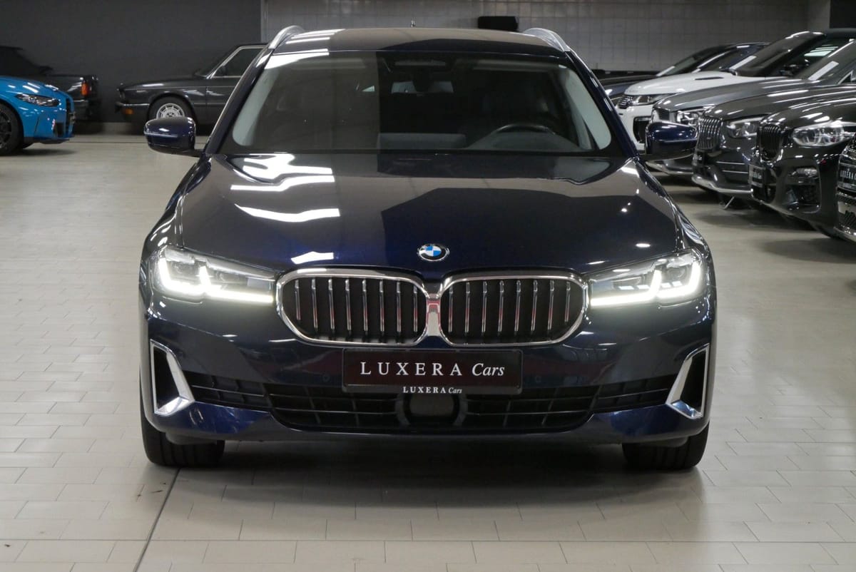 BMW 530i xDrive Touring Luxury Line AHK HuD Stdhzg foto 3