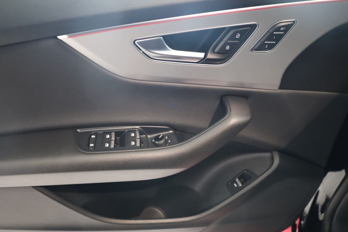 Audi Q8 55 TFSI quattro S-Line foto 16
