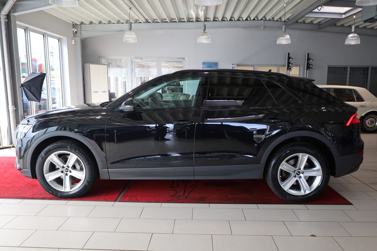 Audi Q8 55 TFSI quattro S-Line foto 3