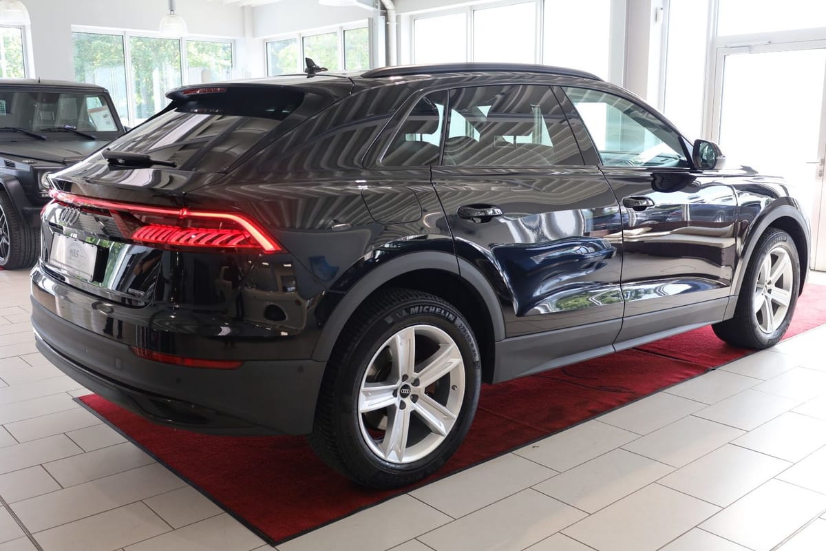 Audi Q8 55 TFSI quattro S-Line foto 8