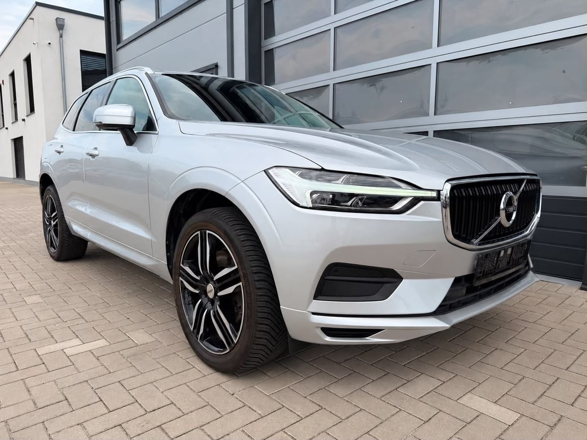 Volvo XC60 Momentum AWD LED R Kamera Navi