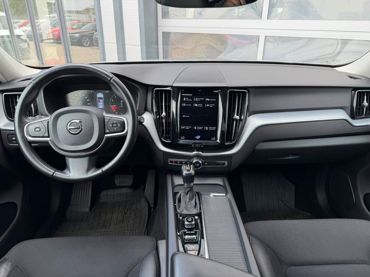 Volvo XC60 Momentum AWD LED R Kamera Navi foto 11