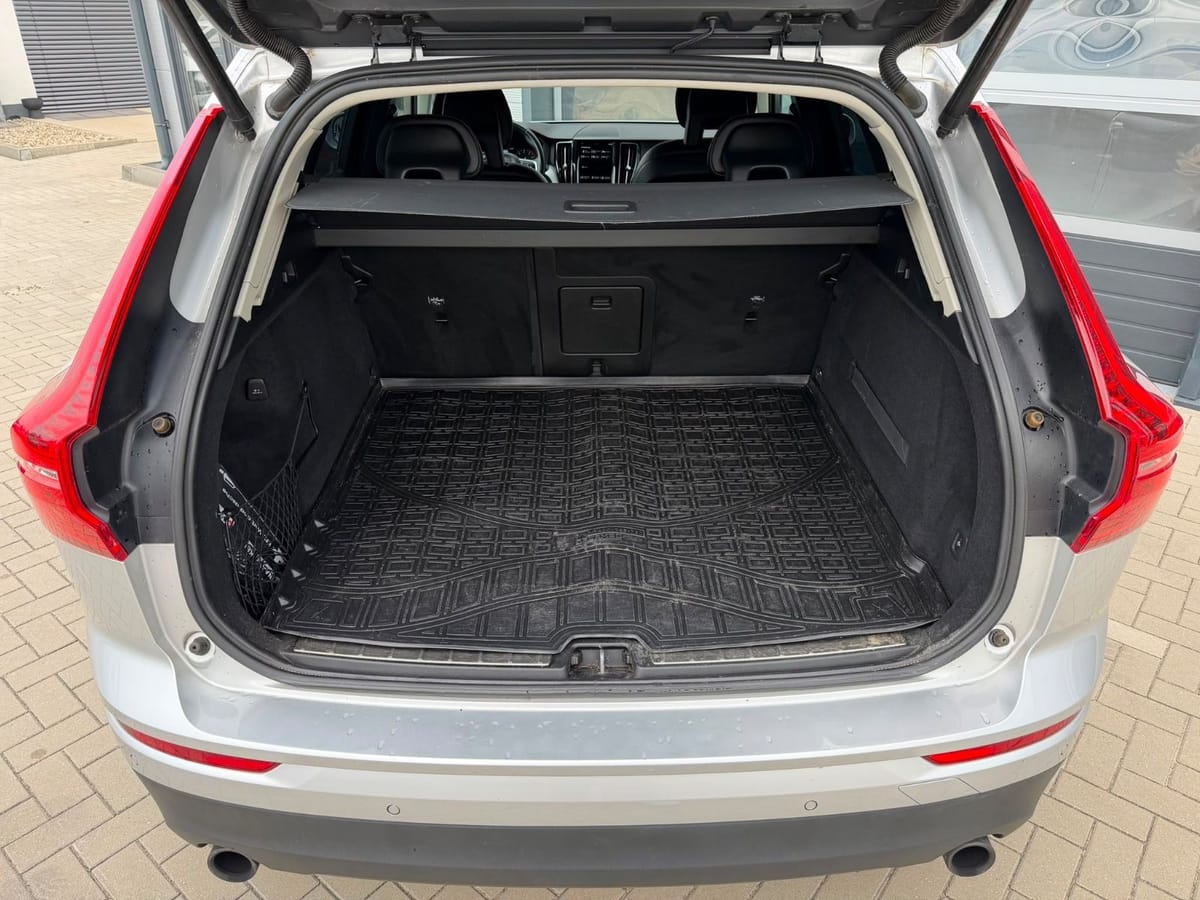 Volvo XC60 Momentum AWD LED R Kamera Navi foto 14