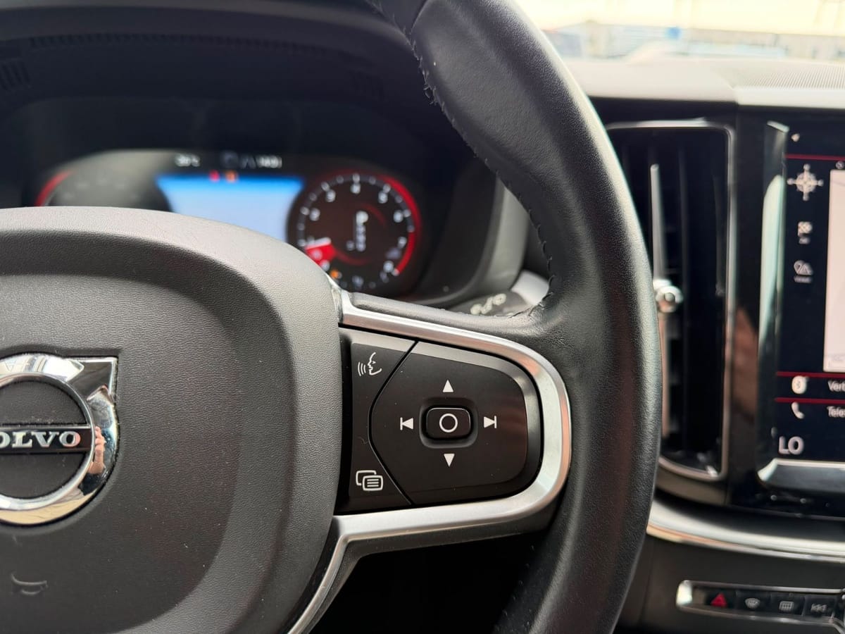 Volvo XC60 Momentum AWD LED R Kamera Navi foto 19
