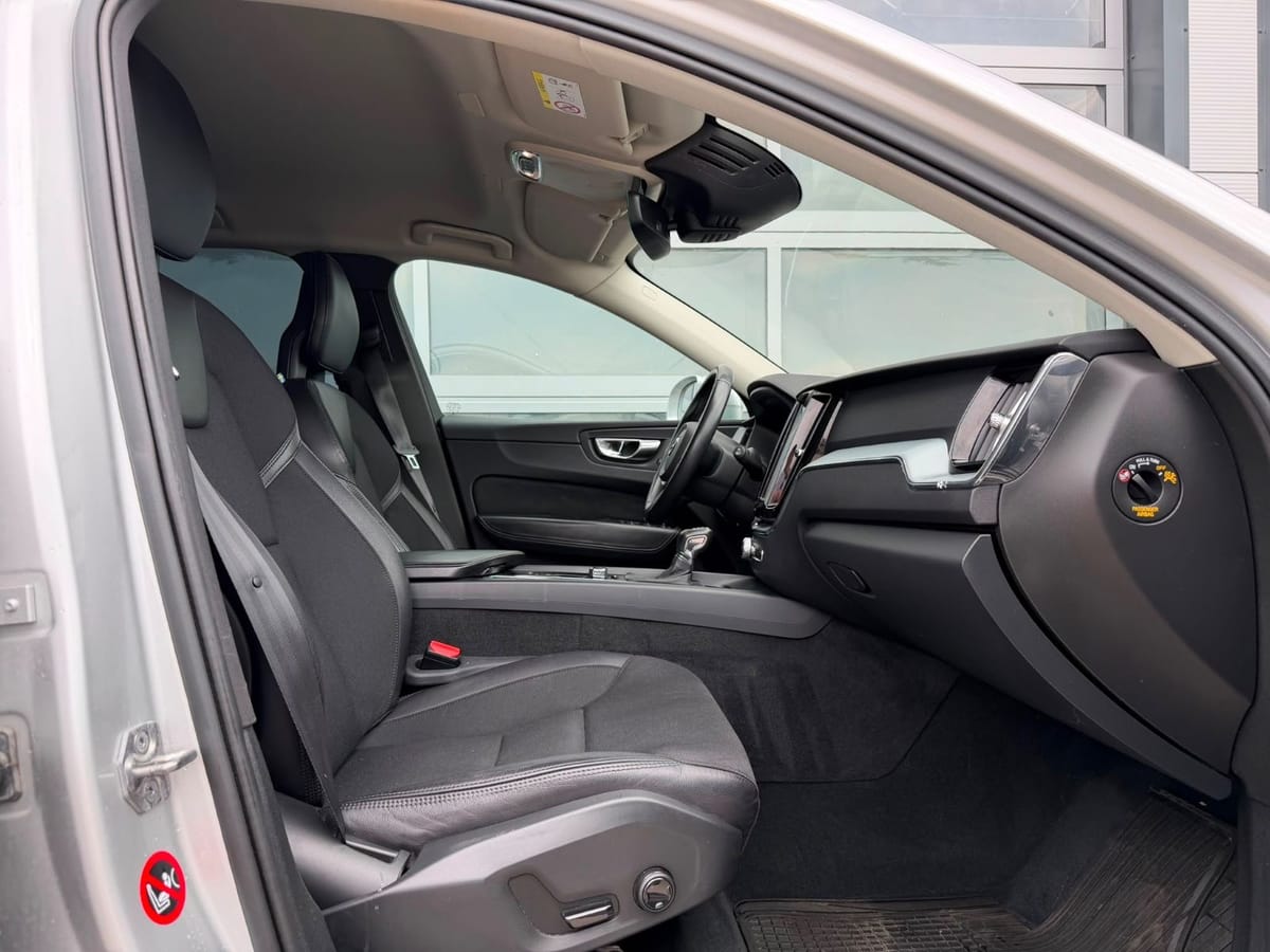 Volvo XC60 Momentum AWD LED R Kamera Navi foto 22