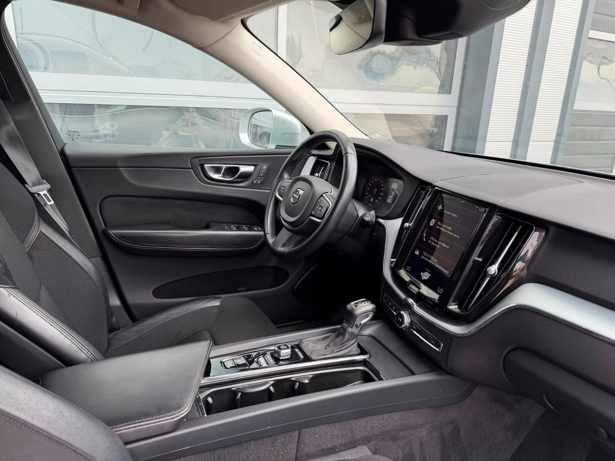 Volvo XC60 Momentum AWD LED R Kamera Navi foto 23