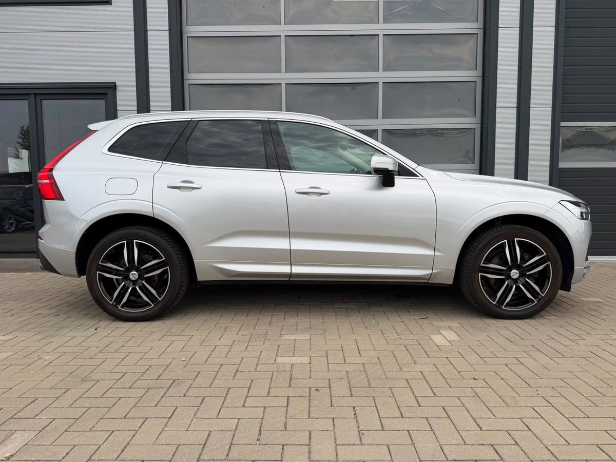 Volvo XC60 Momentum AWD LED R Kamera Navi foto 25