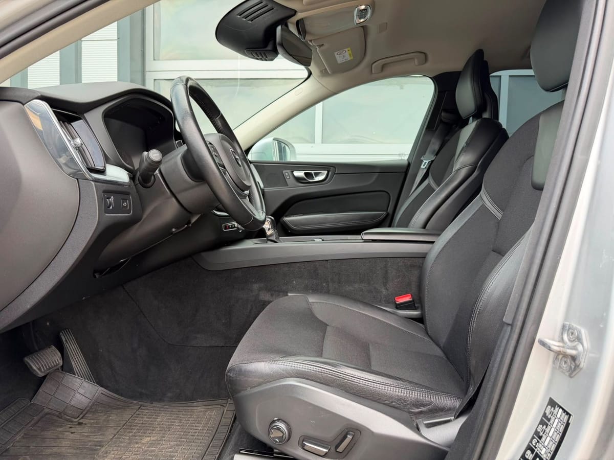 Volvo XC60 Momentum AWD LED R Kamera Navi foto 6