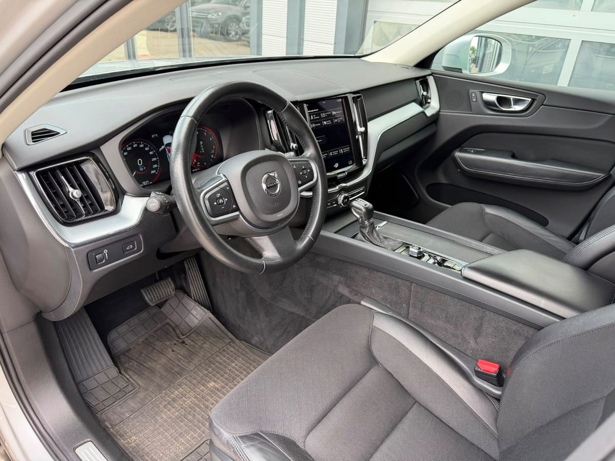 Volvo XC60 Momentum AWD LED R Kamera Navi foto 7