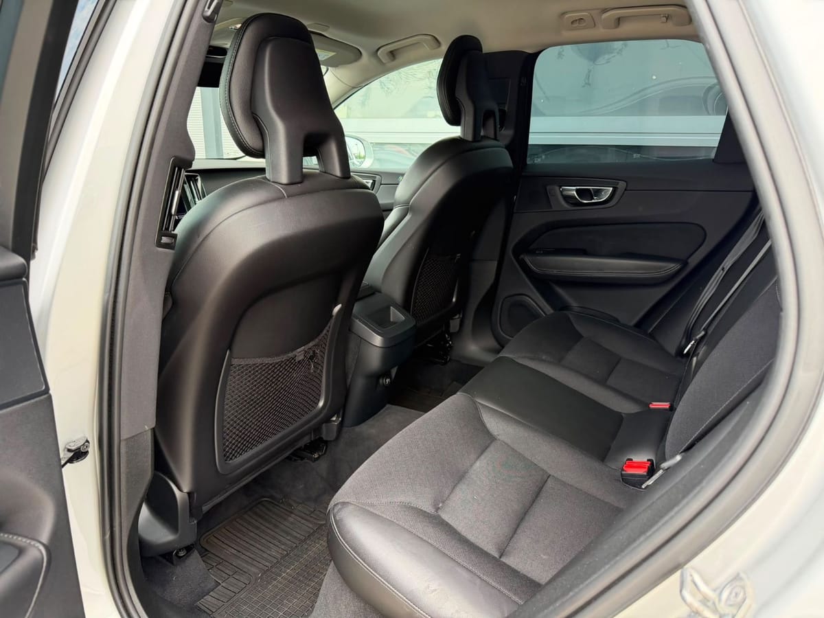 Volvo XC60 Momentum AWD LED R Kamera Navi foto 8