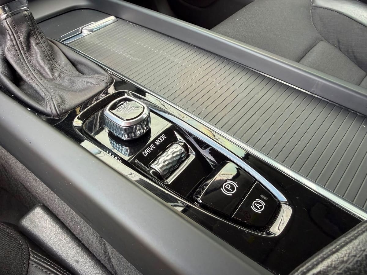 Volvo XC60 Momentum AWD LED R Kamera Navi foto 10