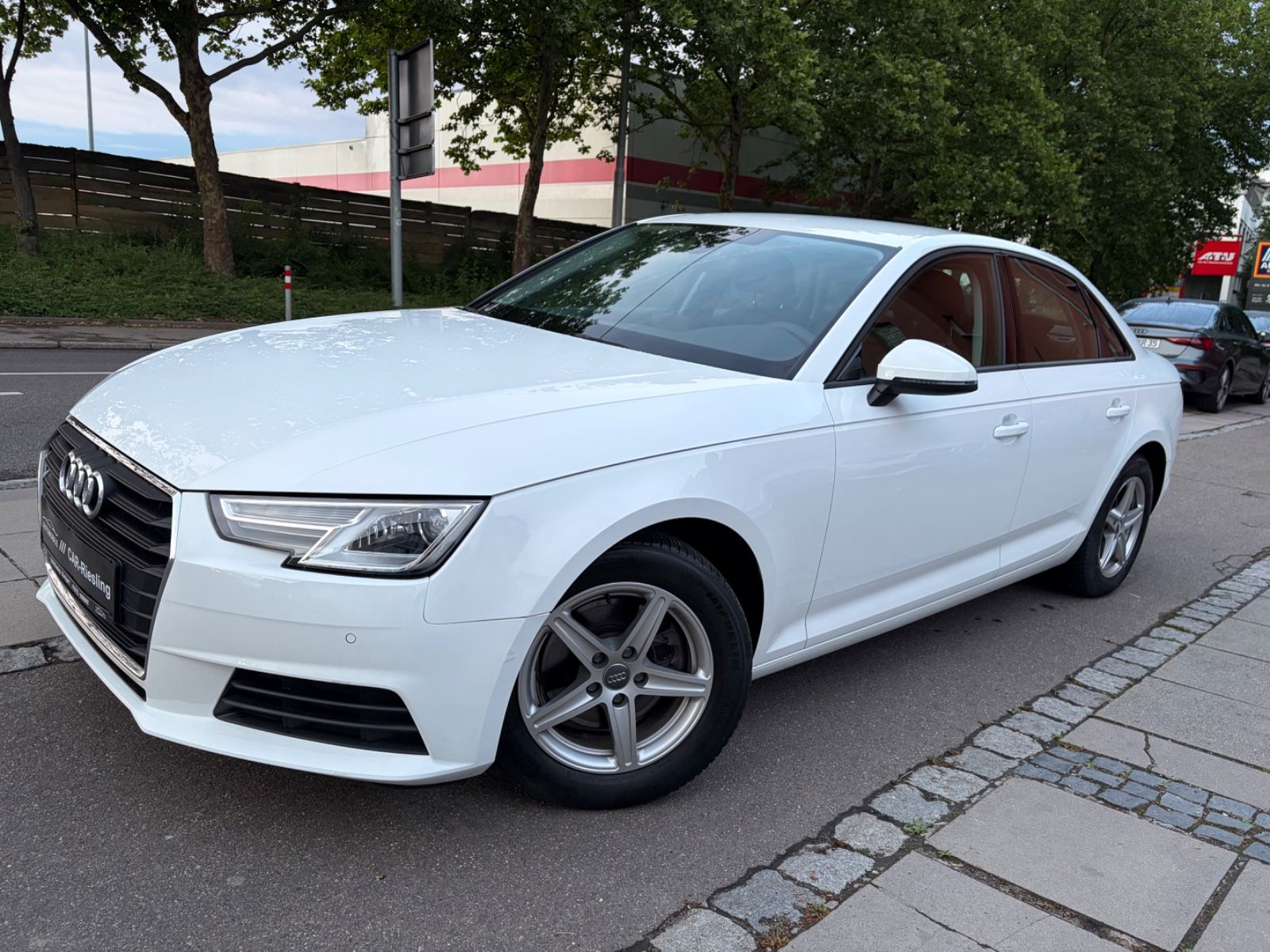 Audi A4 Lim.AUTOMATI PDC KAMERA TEMPOMA I HAND foto 2