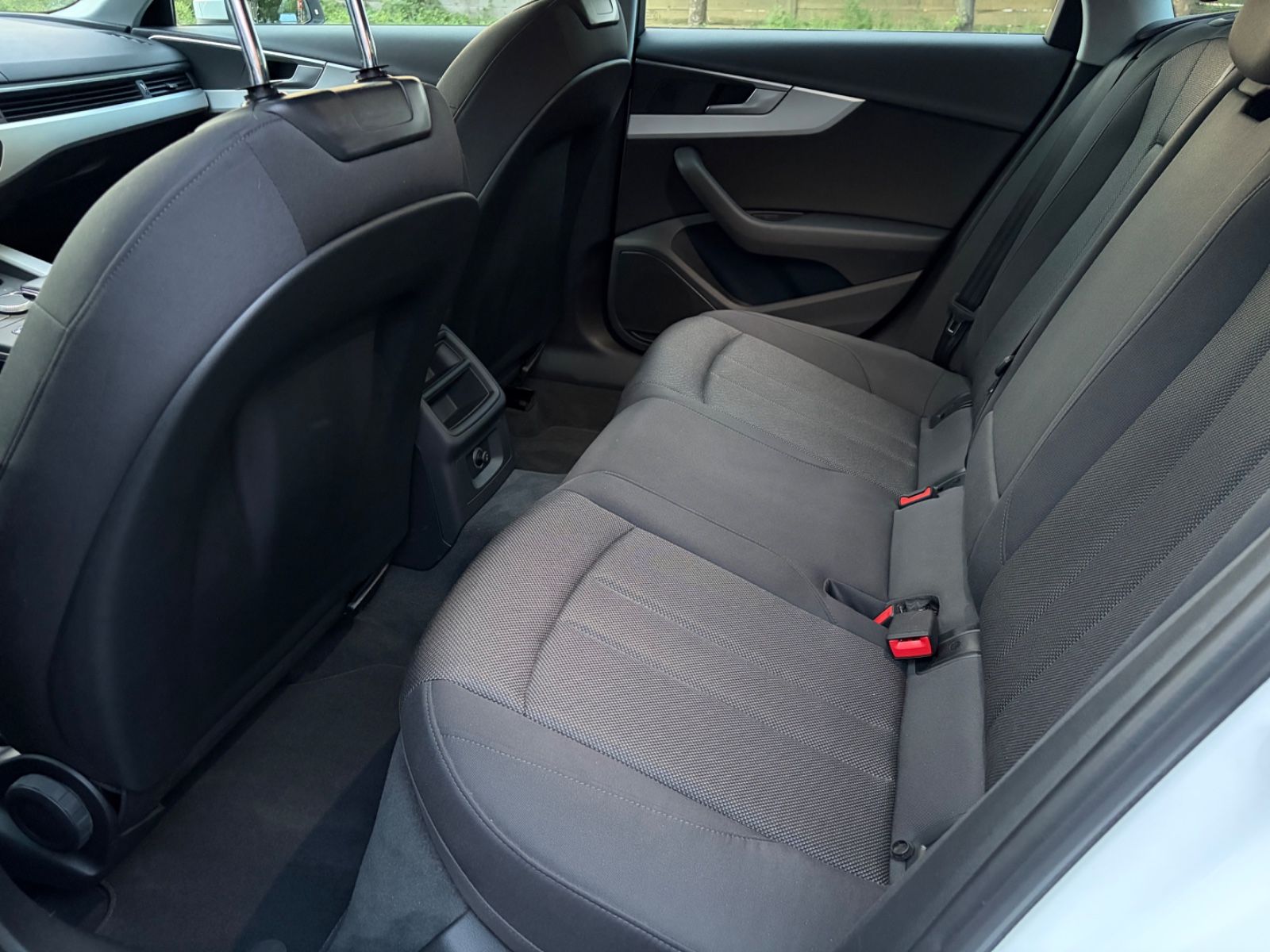 Audi A4 Lim.AUTOMATI PDC KAMERA TEMPOMA I HAND foto 13