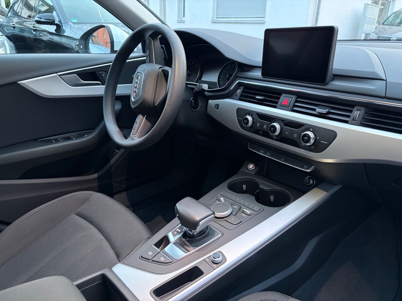 Audi A4 Lim.AUTOMATI PDC KAMERA TEMPOMA I HAND foto 17