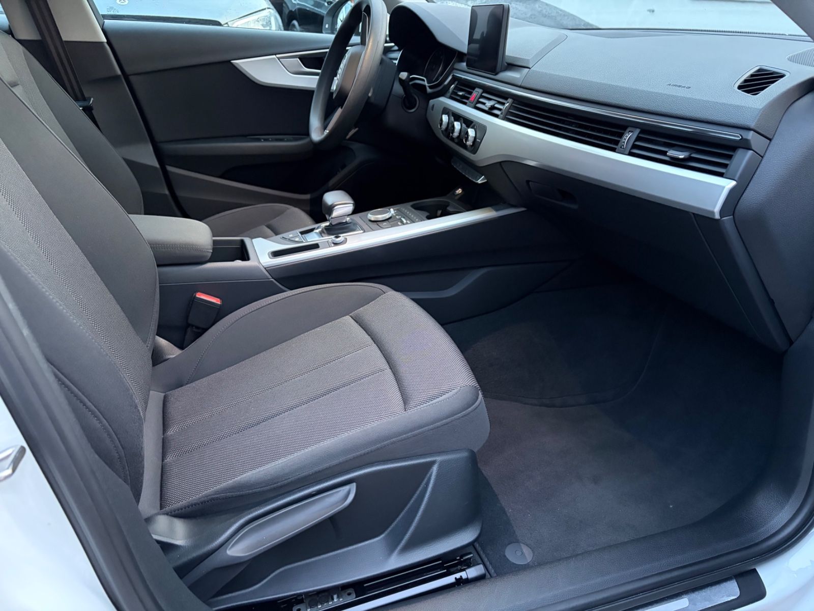 Audi A4 Lim.AUTOMATI PDC KAMERA TEMPOMA I HAND foto 18