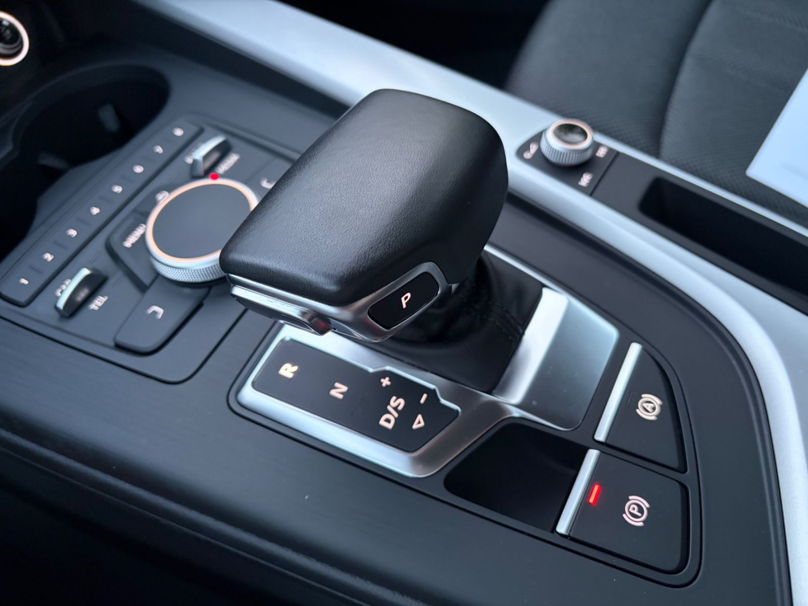 Audi A4 Lim.AUTOMATI PDC KAMERA TEMPOMA I HAND foto 9