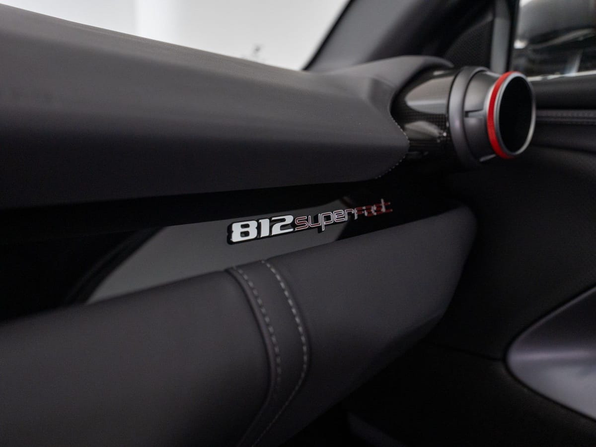 Ferrari 812 Superfast FERRARI SINGEN foto 18