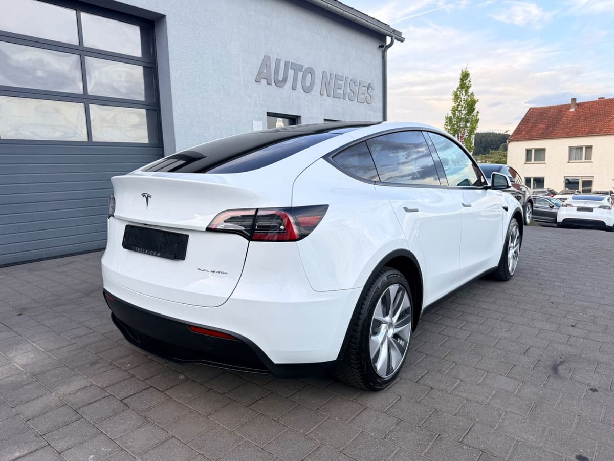 Tesla Model Y Long Range AMD RYZEN 1. Hand foto 3