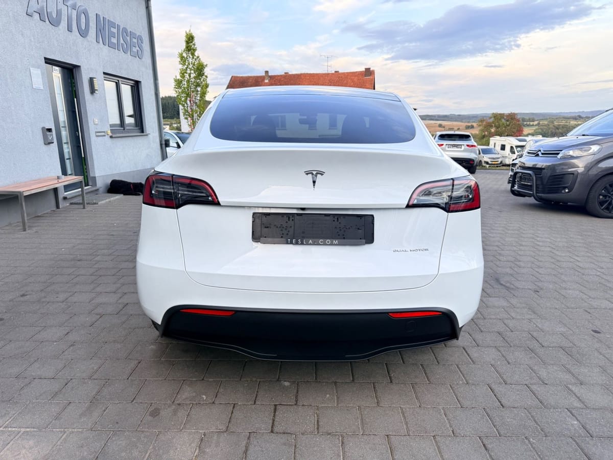 Tesla Model Y Long Range AMD RYZEN 1. Hand foto 4