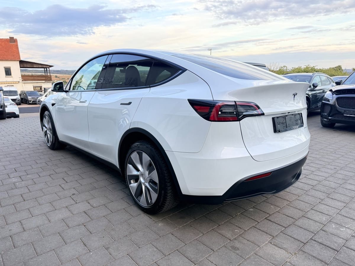 Tesla Model Y Long Range AMD RYZEN 1. Hand foto 5