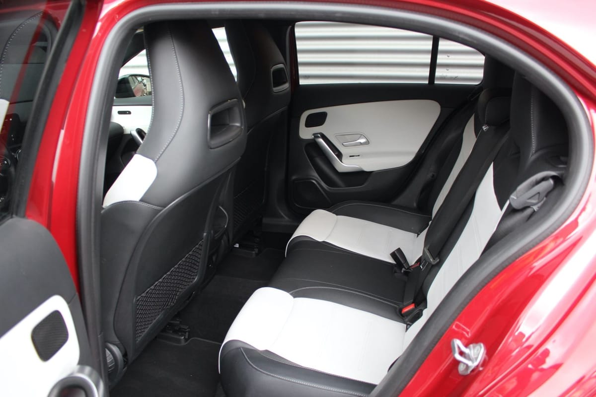 Mercedes-Benz A 35 AMG 4Matic NAVI NIGHT LED LEDER WEISS 2.Hd foto 5