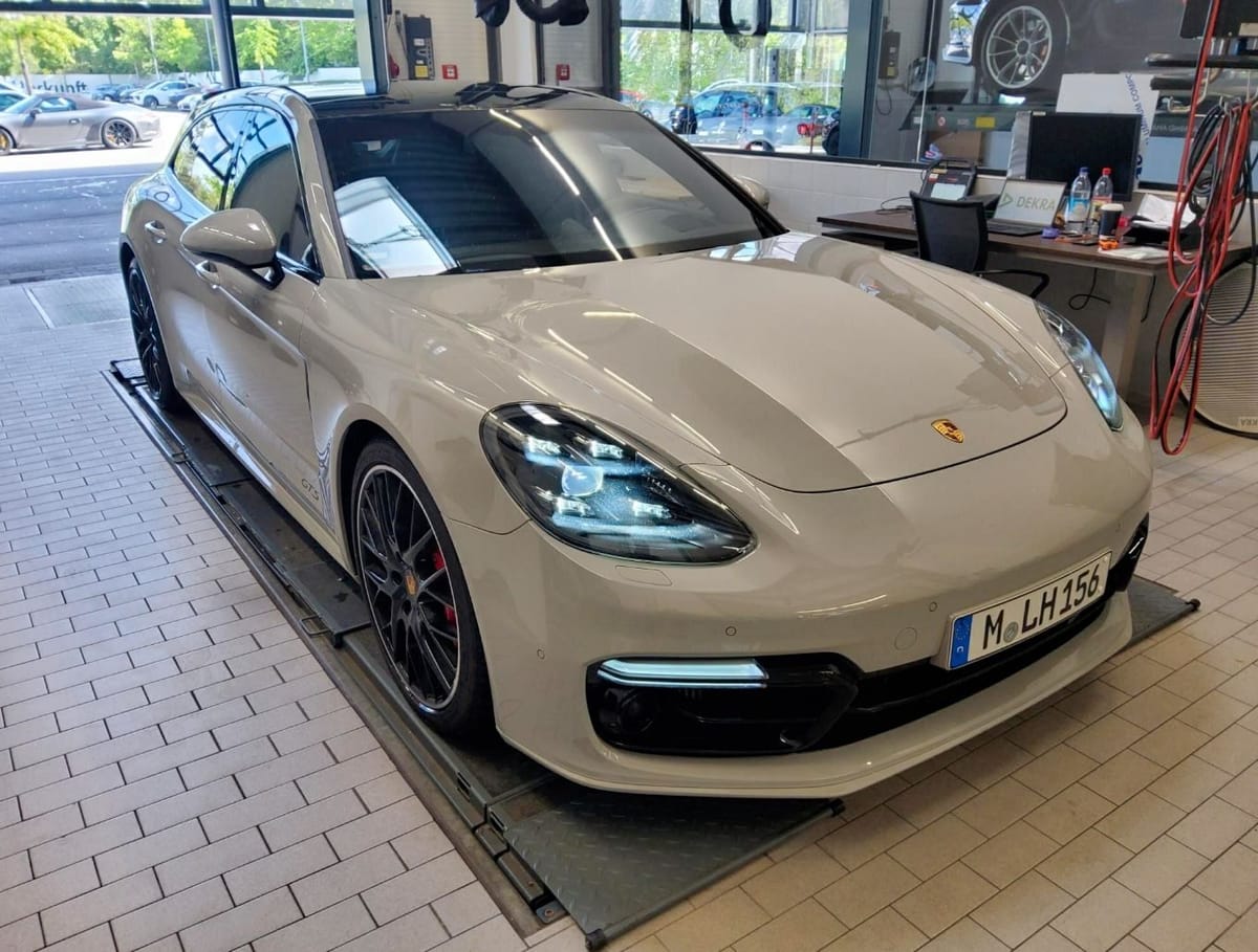 Porsche Panamera GTS ST Burmester HeadUp Carbon ACC Pano