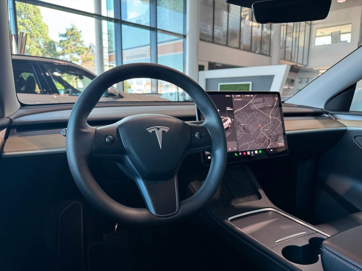 Tesla Model Y RWD Navi Panorama LED Kamera AHK foto 4