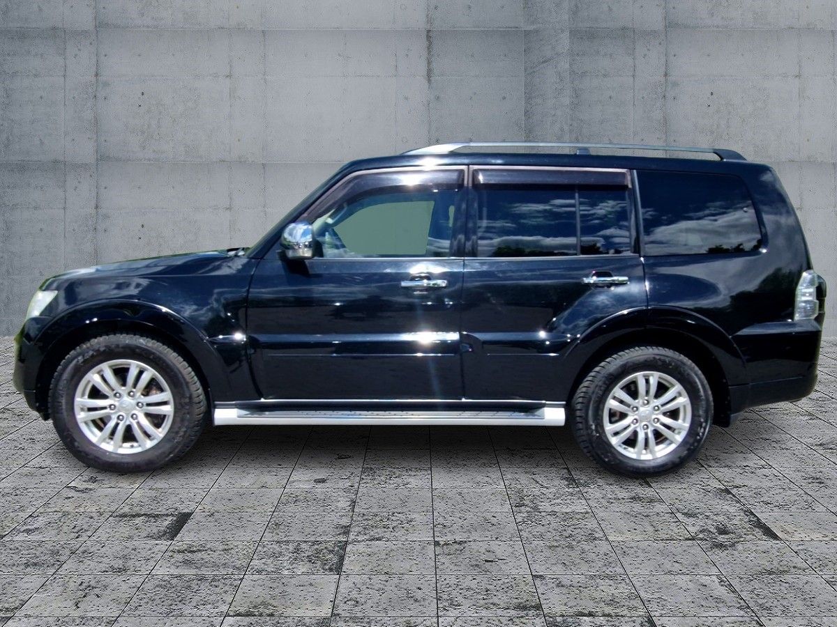 Mitsubishi Pajero 3.2 DI-D Edition 30 (200PS) Allrad/AHK foto 2