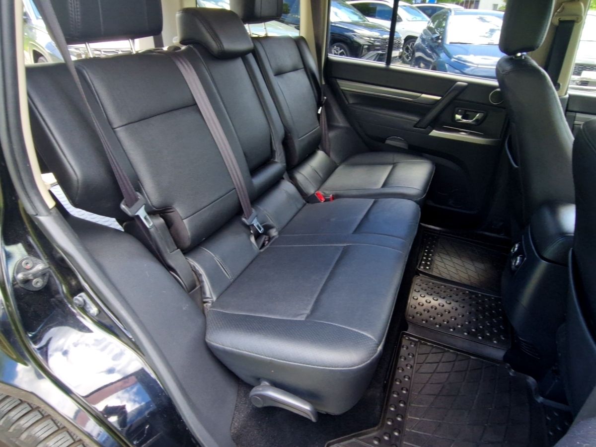 Mitsubishi Pajero 3.2 DI-D Edition 30 (200PS) Allrad/AHK foto 12