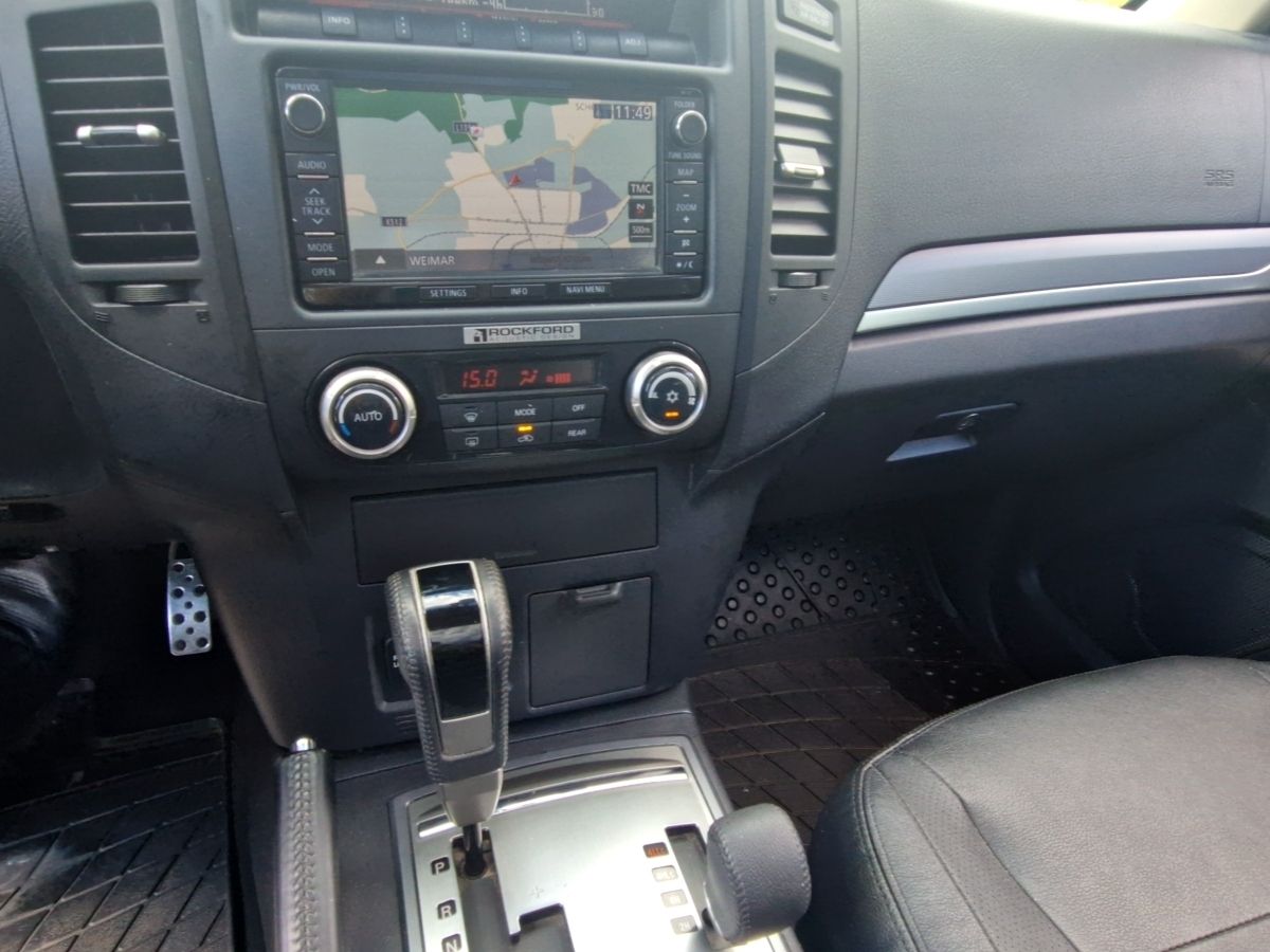 Mitsubishi Pajero 3.2 DI-D Edition 30 (200PS) Allrad/AHK foto 15