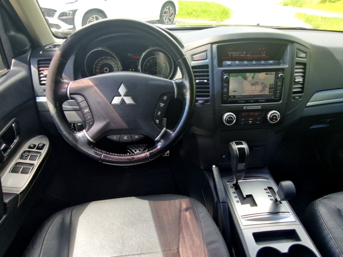 Mitsubishi Pajero 3.2 DI-D Edition 30 (200PS) Allrad/AHK foto 8