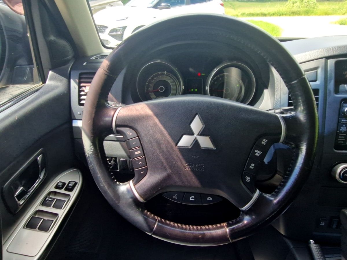 Mitsubishi Pajero 3.2 DI-D Edition 30 (200PS) Allrad/AHK foto 9