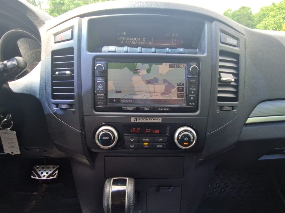 Mitsubishi Pajero 3.2 DI-D Edition 30 (200PS) Allrad/AHK foto 10
