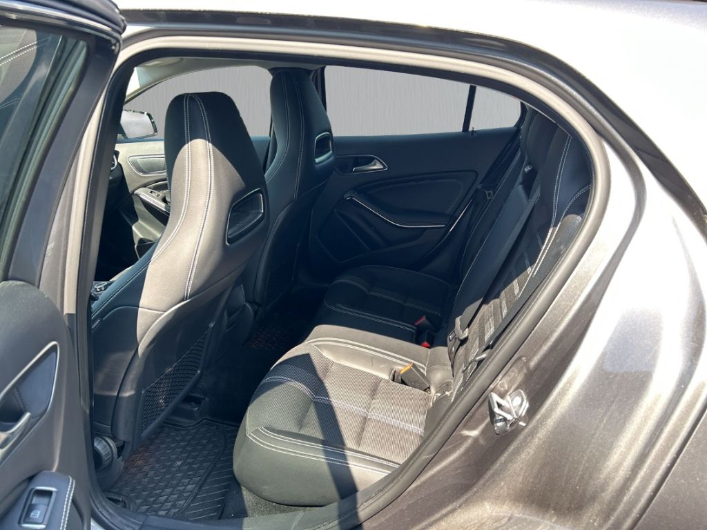 Mercedes-Benz GLA 200 7-DCT Urban WKR AHK Navi LED Night-P el. foto 14